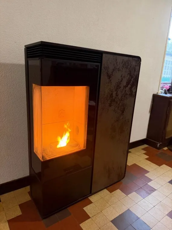 Installation d'un poêle à granulés dans une maison à Anzin-Saint-Aubin, Arras, Les Ateliers Comble