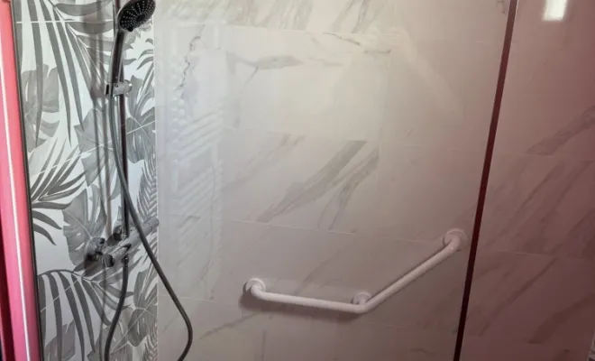 Transformation de baignoire en douche PMR à Cambrai, Arras, Les Ateliers Comble